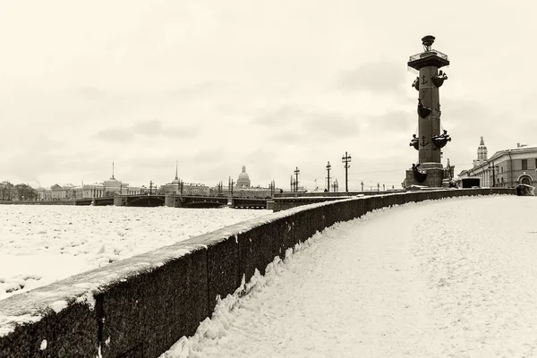 Llandmark San Petersburgo Rusia Columna Rostral Isla Vasilievsky Para Día — Foto de Stock