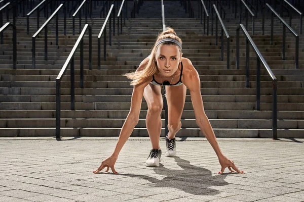 Szkolenie Perfect odkryty fitness kobiece. Portret Młodzi i b Obraz Stockowy