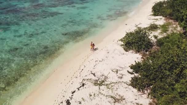 Travel vacation paradise aerial drone video of young beautiful couple — Stock Video