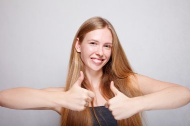 Güzel kız göster: sınıf işareti.