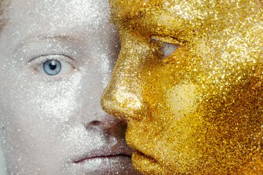 İki kadın güzel, inanılmaz portresi