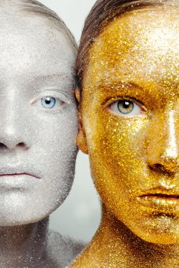 İki kadın güzel, inanılmaz portresi