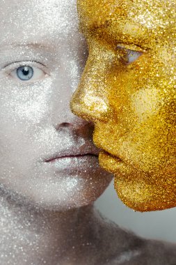 İki kadın güzel, inanılmaz portresi