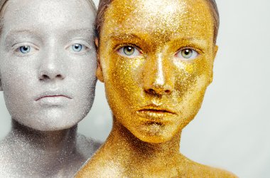 İki kadın güzel, inanılmaz portresi