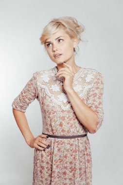 Studio genç kadın karar