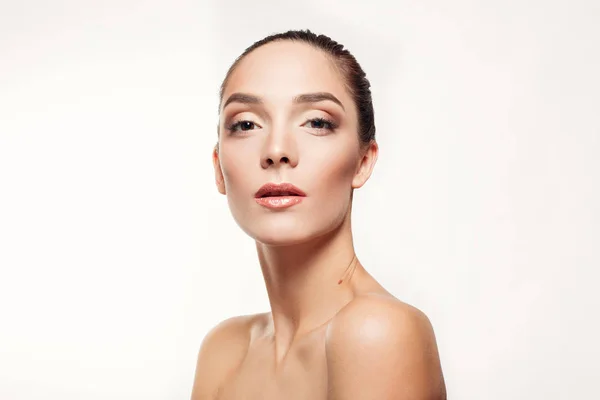Portret piękne Spa model dziewczyna z doskonałą świeży czystą skórę — Zdjęcie stockowe