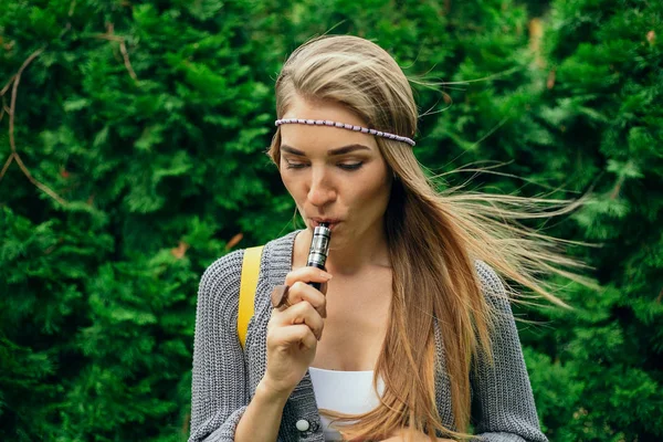 Happy vaping young white blonde girl — Stock Photo, Image