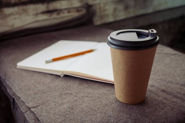 Kalem, defter ve kağıt kahve Kupası