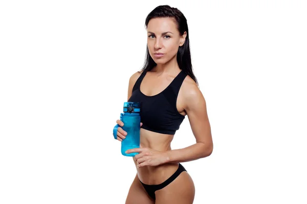 Vista frontale di sottile fitness donna acqua potabile . — Foto Stock