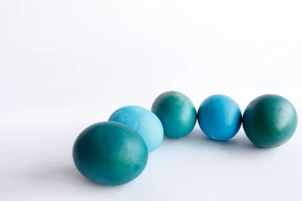 Row of ombre blue Easter eggs isolated on white background — Stock Photo, Image