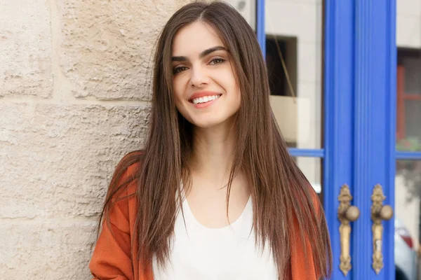 Young beautiful stylish woman walking — Stock Photo, Image