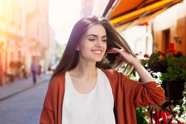 Young beautiful stylish woman walking — Stock Photo, Image