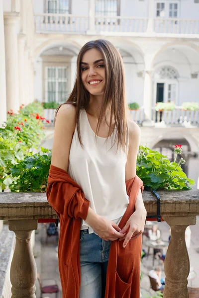 Young beautiful stylish woman walking — Stock Photo, Image