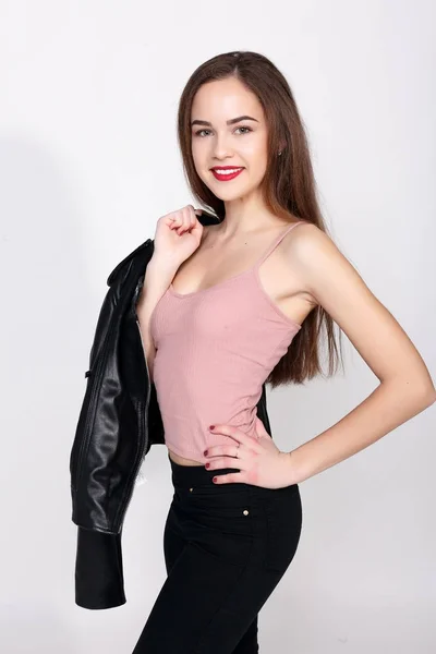 Młoda kobieta moda w puste bluza kurtka — Zdjęcie stockowe