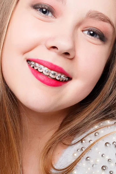 Sorriso saudável, bonito, a criança para o dentista.Retrato de um — Fotografia de Stock