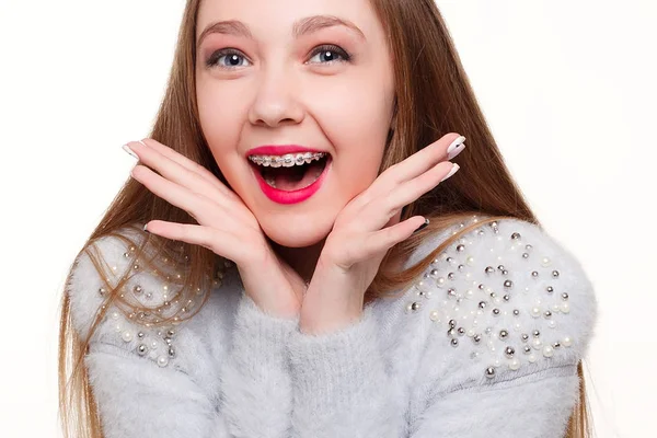 Gezonde, mooie glimlach, het kind naar de tandarts. Portret van een — Stockfoto