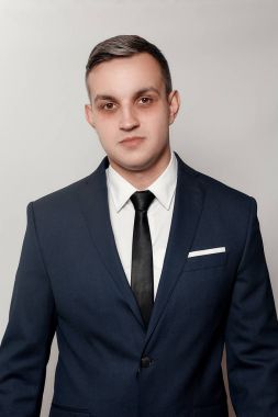 gözleri erkekler altında koyu halkalar