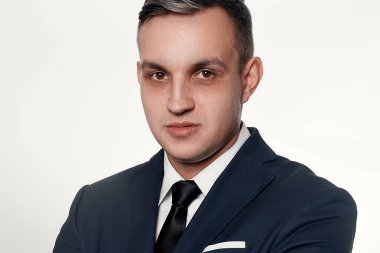 gözleri erkekler altında koyu halkalar