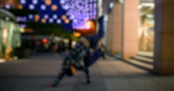 라이프 스타일 Breakdancer 거리에 활동적인 브레이크 스타일 도시에 흐릿한 비디오 — 비디오