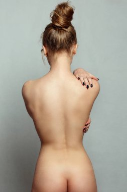 Güzel kadın cesedi