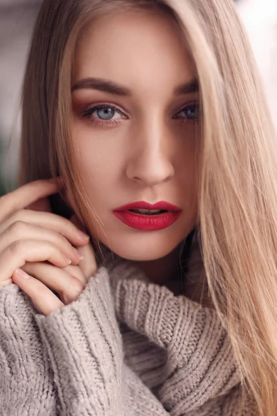 Close-up of a beautiful women her red lips — Stock Photo, Image