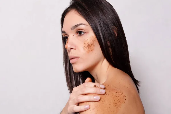 Beautiful Spa Woman Touching her Face. — Stock Photo, Image