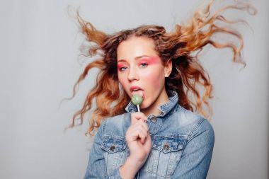 bir sopa lolipop şeker