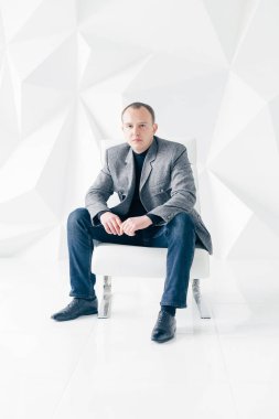 yakışıklı erkek ceket.