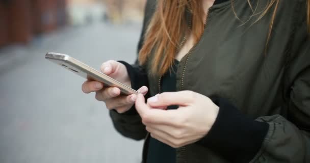 Technologie Emoce Životní Styl Krásu Lidi Koncept Psaní Mobilním Telefonu — Stock video