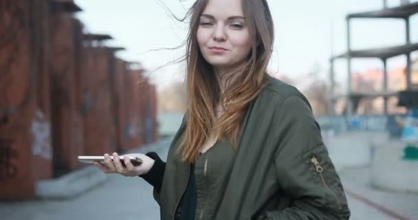 Technologieën Emoties Lifestyle Beauty Mensen Concept Typen Mobiele Telefoon Meisje — Stockvideo