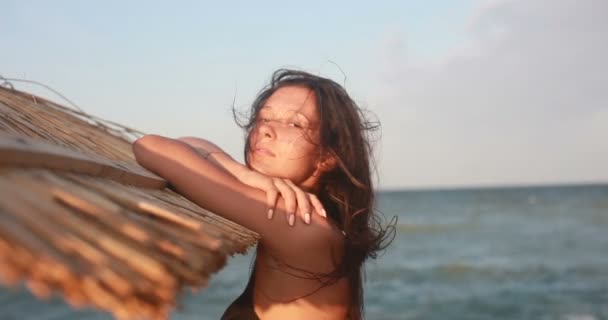 Urlaub Resort Tourismuskonzept Sexy Mädchen Ins Meer Schöner Körper Eines — Stockvideo
