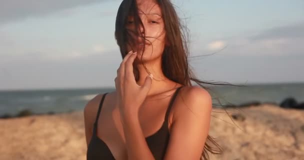 Vacances Station Balnéaire Concept Tourisme Fille Sexy Dans Mer Beau — Video