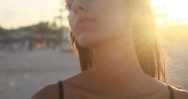 Vakantie Resort Toerisme Concept Sexy Meisje Zee Mooie Lichaam Van — Stockvideo