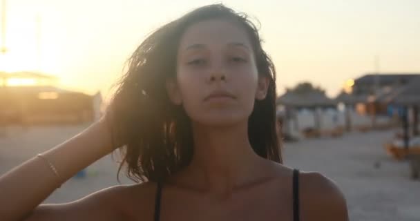 Vacaciones Resort Concepto Turismo Chica Sexy Mar Hermoso Cuerpo Chica — Vídeo de stock