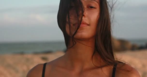 Holiday Resort Idegenforgalmi Koncepció Szexi Lány Tenger Gyönyörű Fiatal Lány — Stock videók