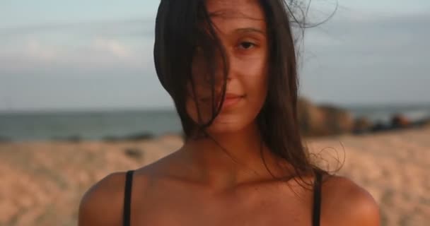 Vakantie Resort Toerisme Concept Sexy Meisje Zee Mooie Lichaam Van — Stockvideo