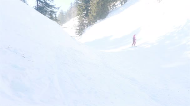 Porträt Nahaufnahme Cool Gutaussehender Mann Junger Snowboarder Außerhalb Winter Skigebiet — Stockvideo