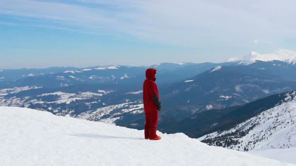 Portre Yakın Çekim Yakışıklı Adam Kayak Merkezinin Dışında Genç Snowboardcu — Stok video