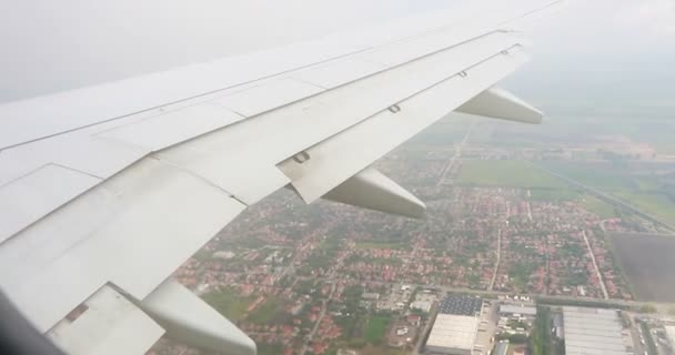 Atemberaubende Aufnahmen Von Luftaufnahmen Über Wolken Aus Dem Flugzeugfenster Mit — Stockvideo