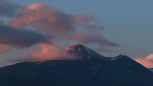 Timelapse Sunset Sopky Sluneční Svit Přes Vrchol Hory Timelapse Film — Stock video