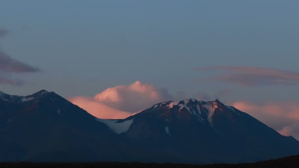 Pôr Sol Vulcão Luz Sol Sobre Pico Montanha Alta Timelapse — Vídeo de Stock