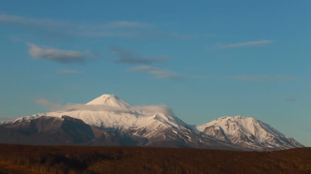 Pôr Sol Vulcão Luz Sol Sobre Pico Montanha Alta Timelapse — Vídeo de Stock