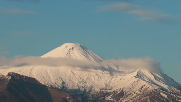 Pôr Sol Vulcão Luz Sol Sobre Pico Montanha Alta Timelapse — Vídeo de Stock