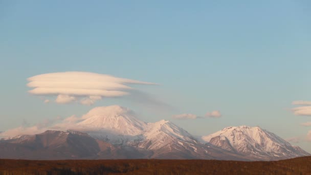 Timelapse Puesta Sol Del Volcán Sol Sobre Pico Alta Montaña — Vídeos de Stock