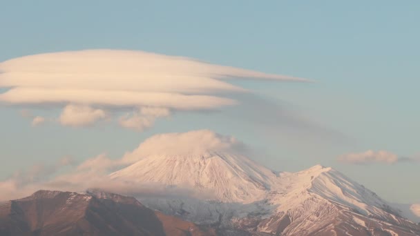 Timelapse Zonsondergang Van Vulkaan Zonneschijn Boven Hoge Bergtop Timelapse Film — Stockvideo