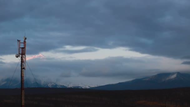 Zeitraffer Sonnenuntergang Des Vulkans Sonnenschein Über Hohen Berggipfeln Zeitraffer Film — Stockvideo