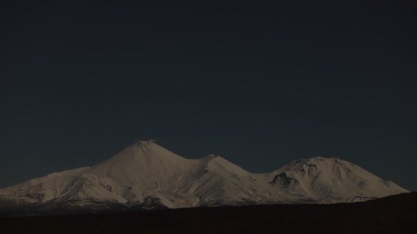 Pôr Sol Vulcão Luz Sol Sobre Pico Montanha Alta Timelapse — Vídeo de Stock