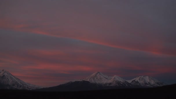 Timelapse Ηλιοβασίλεμα Του Ηφαιστείου Ηλιοφάνεια Στην Κορυφή Του Βουνού Timelapse — Αρχείο Βίντεο