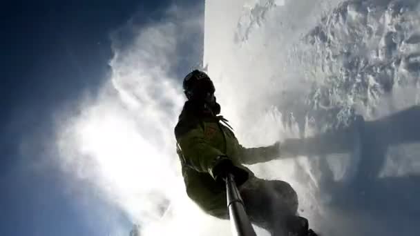 Selfie Glada Snowboardåkare Som Har Kul Snowboard Backcountry Solig Vinterdag — Stockvideo