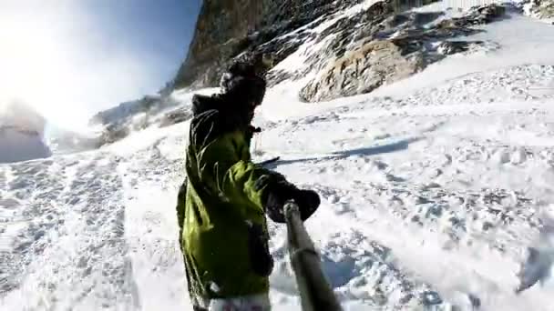 Selfie Glada Snowboardåkare Som Har Kul Snowboard Backcountry Solig Vinterdag — Stockvideo